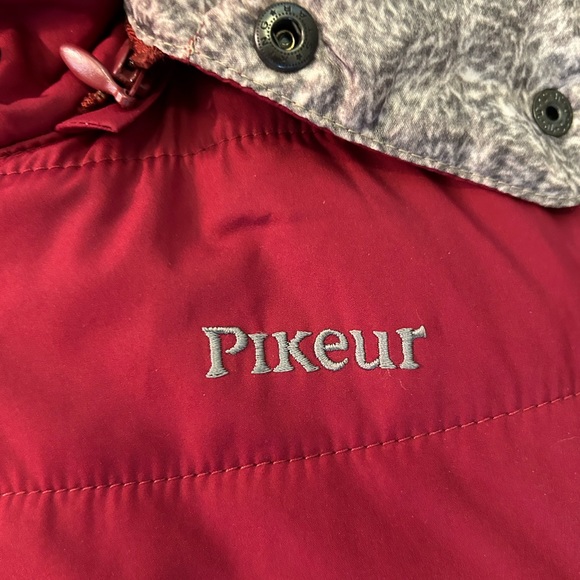 Women's Plum Puffer Vest with Faux Fur Trim - Picture 3 of 9